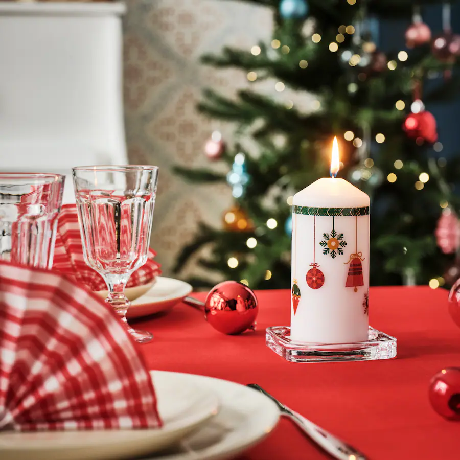 Afbeelding van een aangekleden tafel
